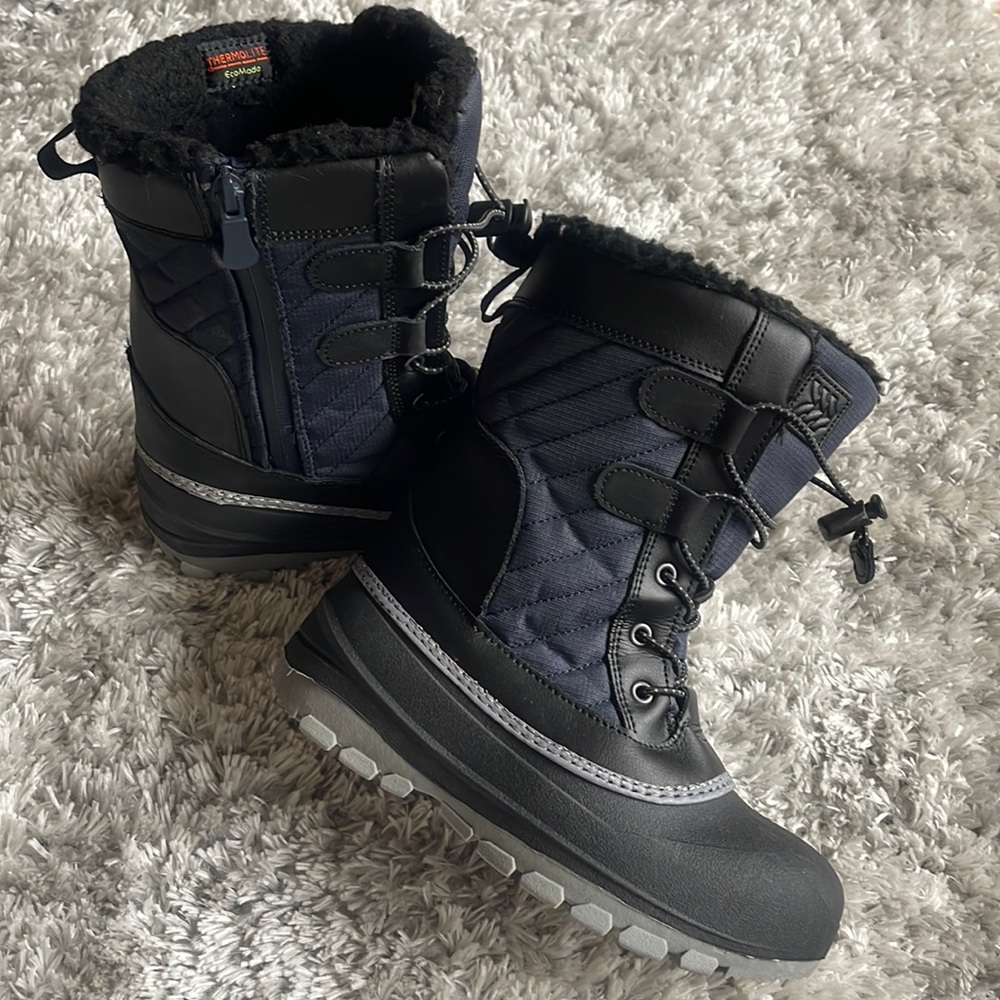All in Motion Kids Thermolite Waterproof Winter Boots Black size 2 like new